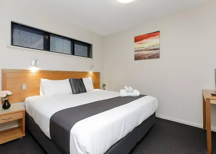 Beautiful 1-Bedroom Apartment Close To The River