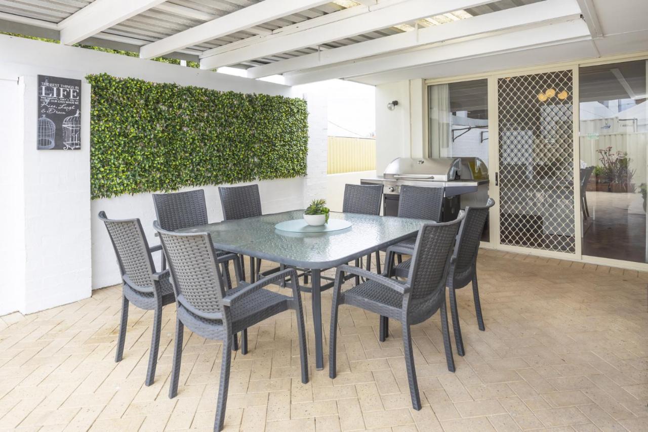 Mt Hawthorn Family - Executive Escapes Perth