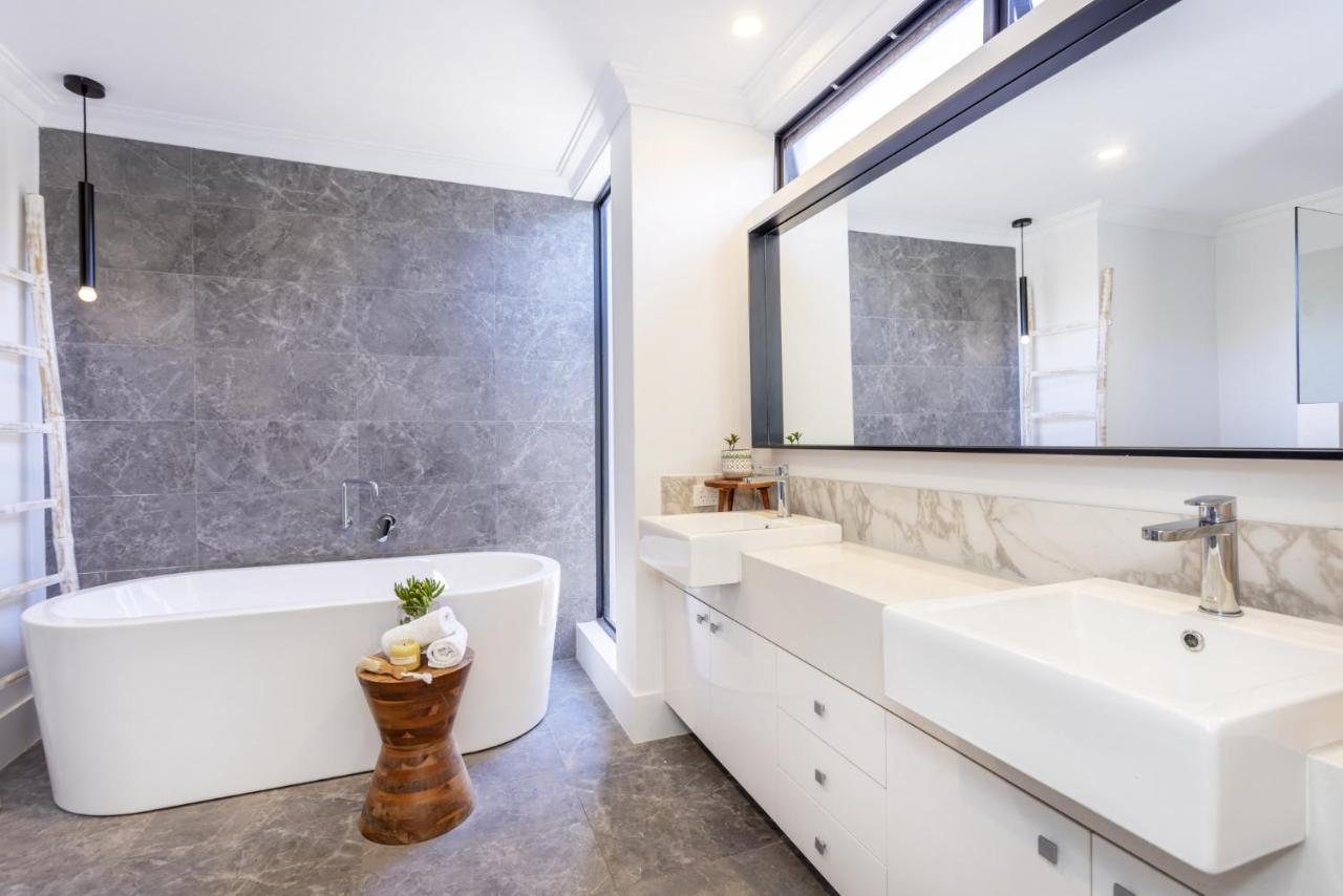 The Modern Lux - Executive Escapes *
