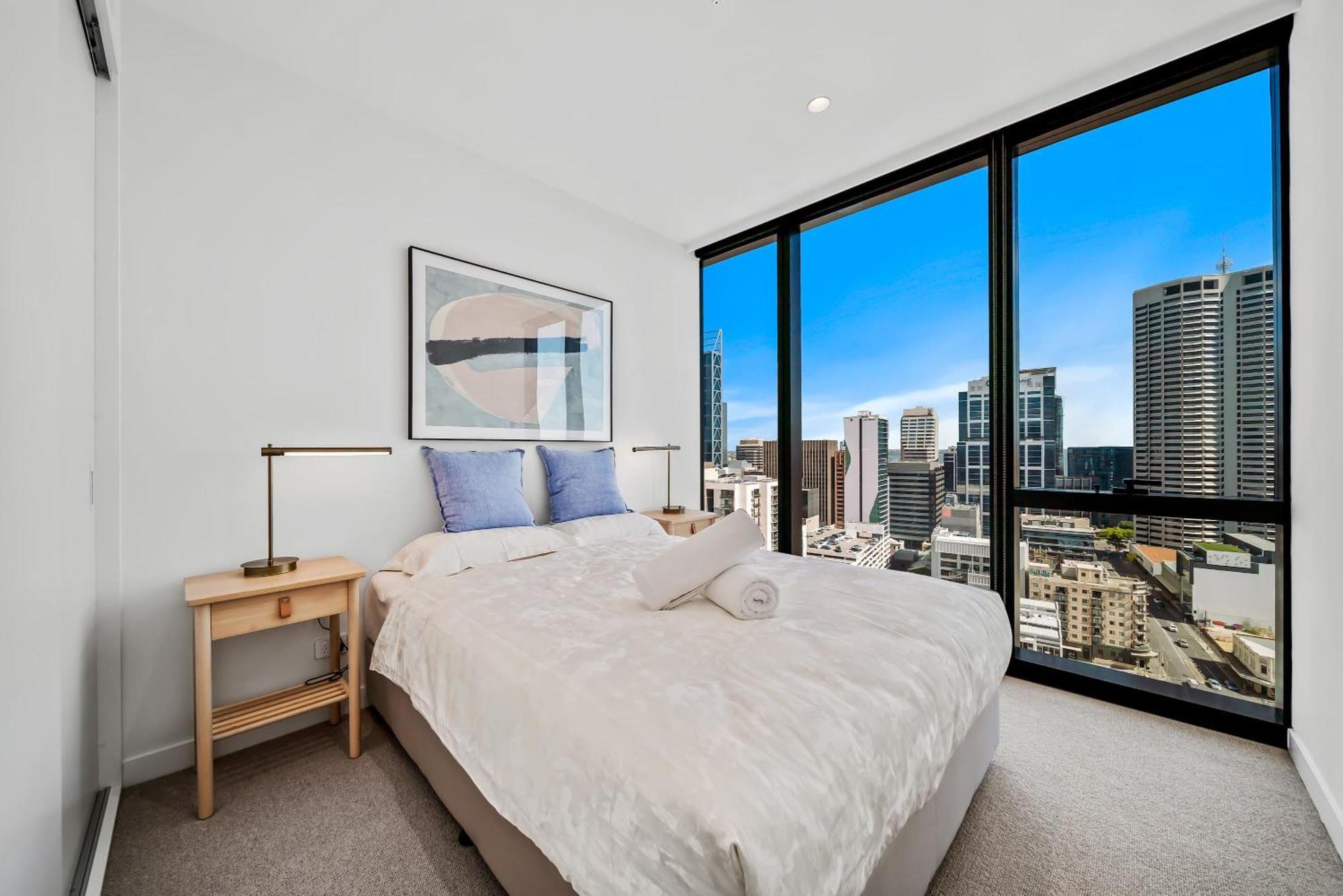 Brand New Luxurious 2 Bedroom Cbd * Perth
