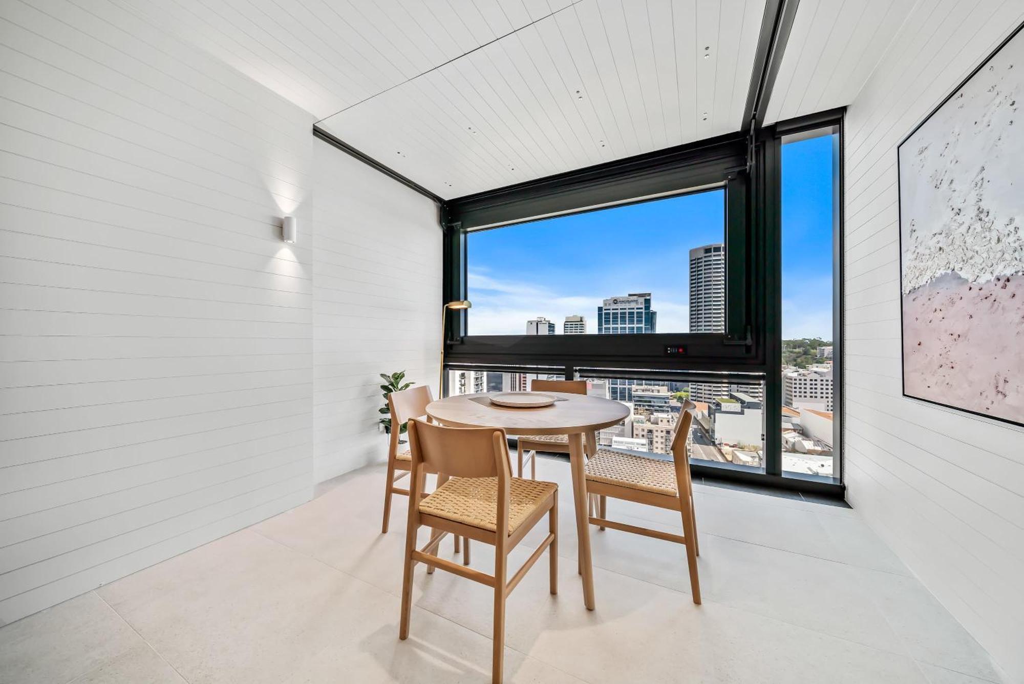 Apartment Brand New Luxurious 2 Bedroom Cbd *