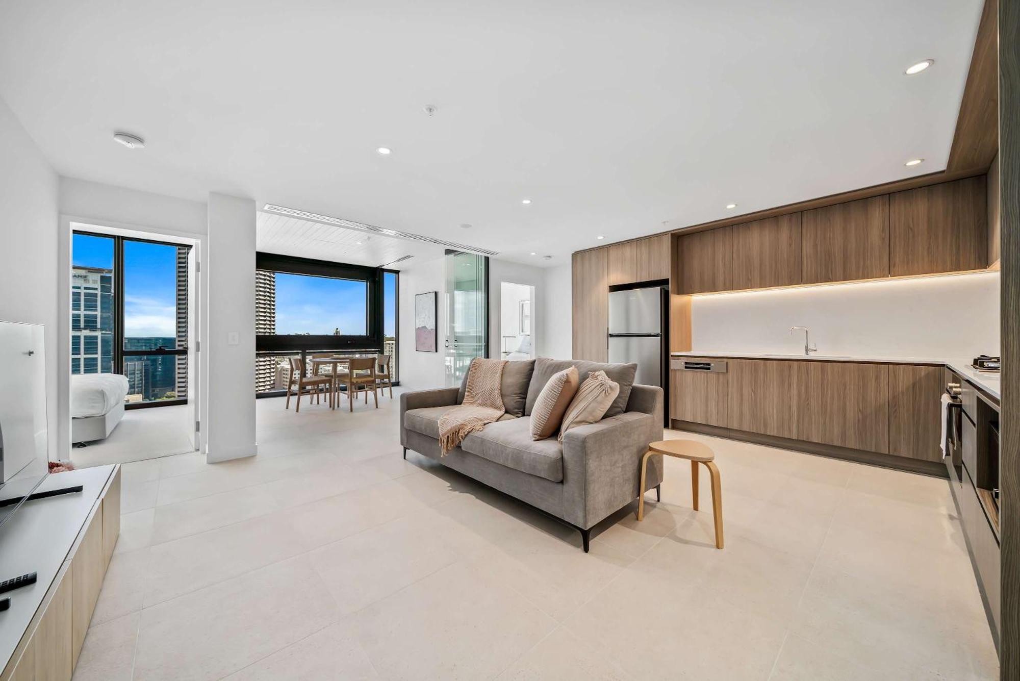 Brand New Luxurious 2 Bedroom Cbd Apartment
