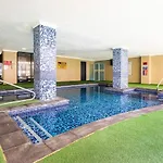 60 Sparkling Perth East End Poolparking