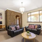 Spacious Family Retreat - Executive Escapes