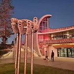 Scarborough Beach Front Resort - Shell Ten