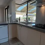 The Retreat - Central & Quiet Location - Cockburn Central
