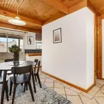 16 Cottesloe - Steps From Beach - Sleeps 3