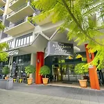 60 Sparkling Perth East End Poolparking