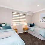 7 Royal Family Kensington 4Br 2Bth