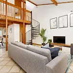 16 Cottesloe - Steps From Beach - Sleeps 3