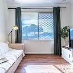 Cozy House Nr Airport 2Rooms 4Beds Yard Parking