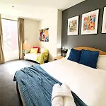 303 Cheerful City Central Crib Sleeps 2