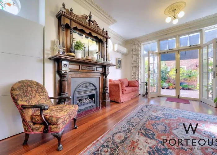 A Romantic Room In The Heart Of City With Free Parking