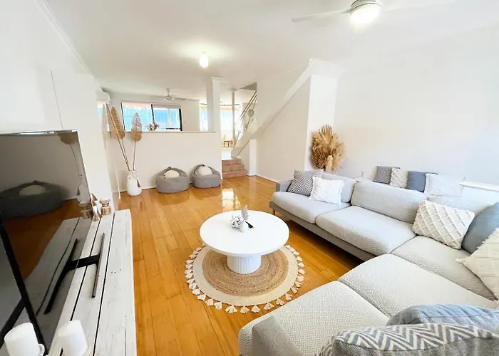 The Scarborough Beach House - Walk To The Beach!