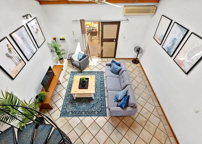 16 Cottesloe - Steps From Beach - Sleeps 3