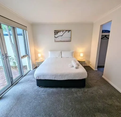 Bright & Conveniently Located Townhouse