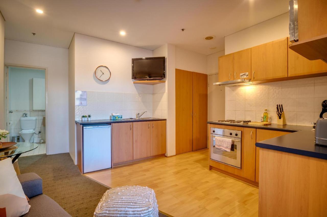 901 Inner City Zen Balcony Views 1br Cbd Apartment Perth