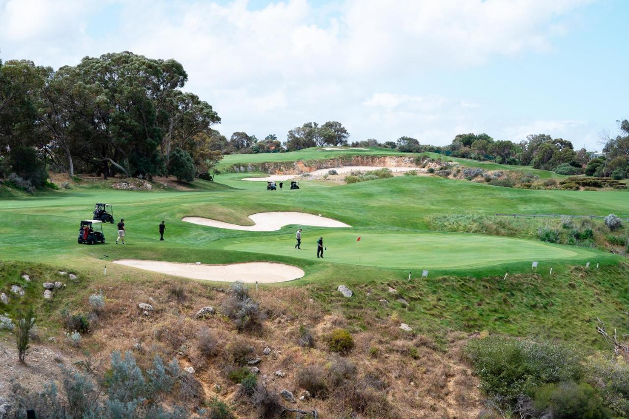 Joondalup 4*