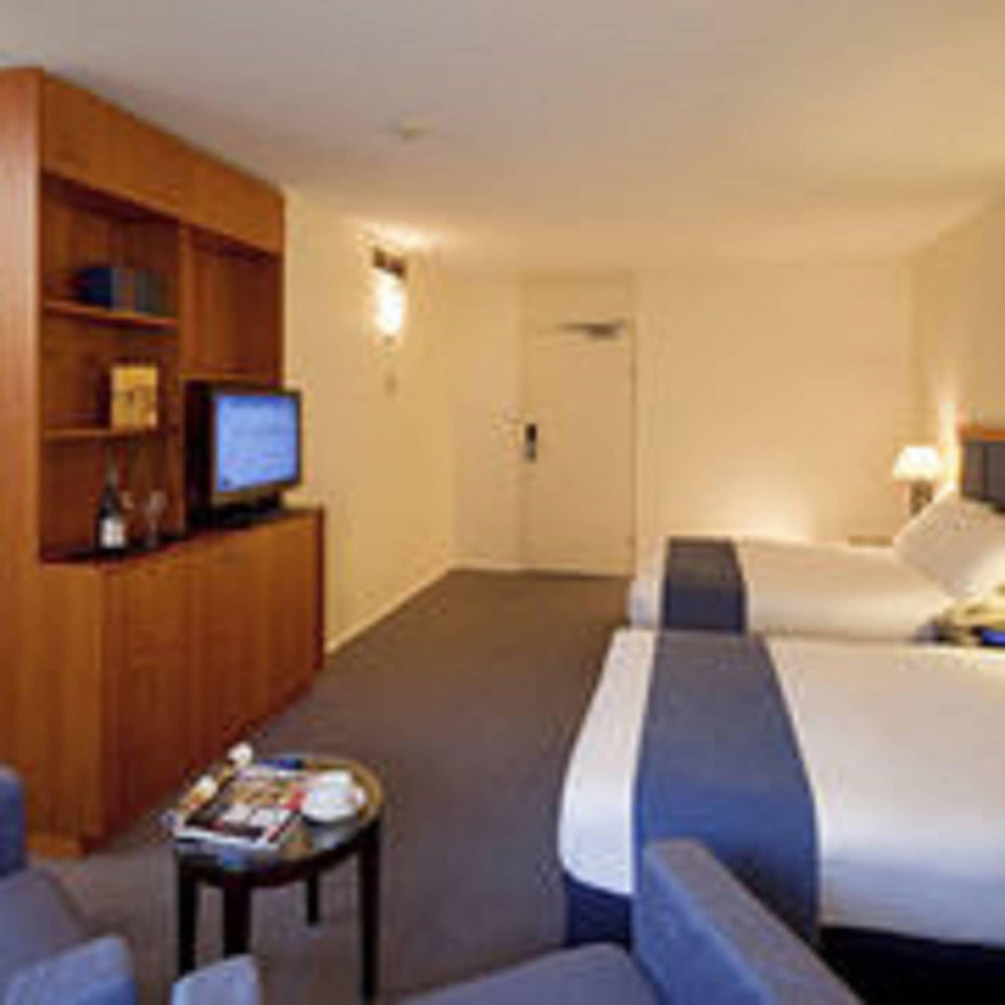 Hotel Seasons Of