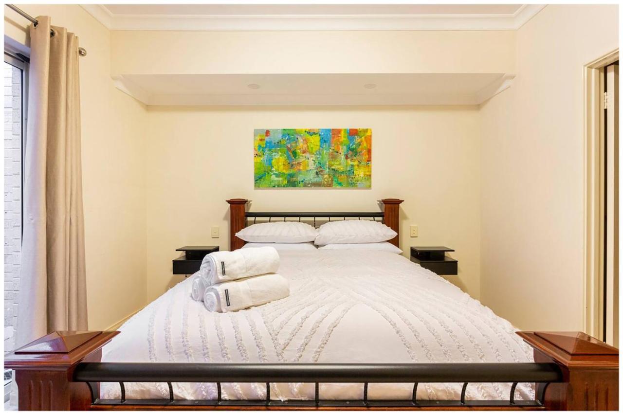 Charming, Cosy, Classic Executive 1 Bedroom * Perth