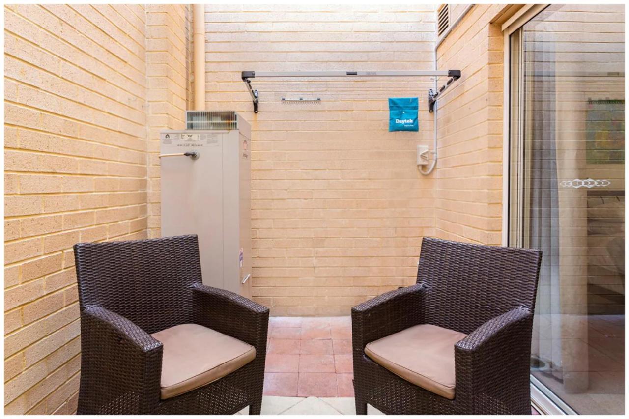 Apartment Charming, Cosy, Classic Executive 1 Bedroom *