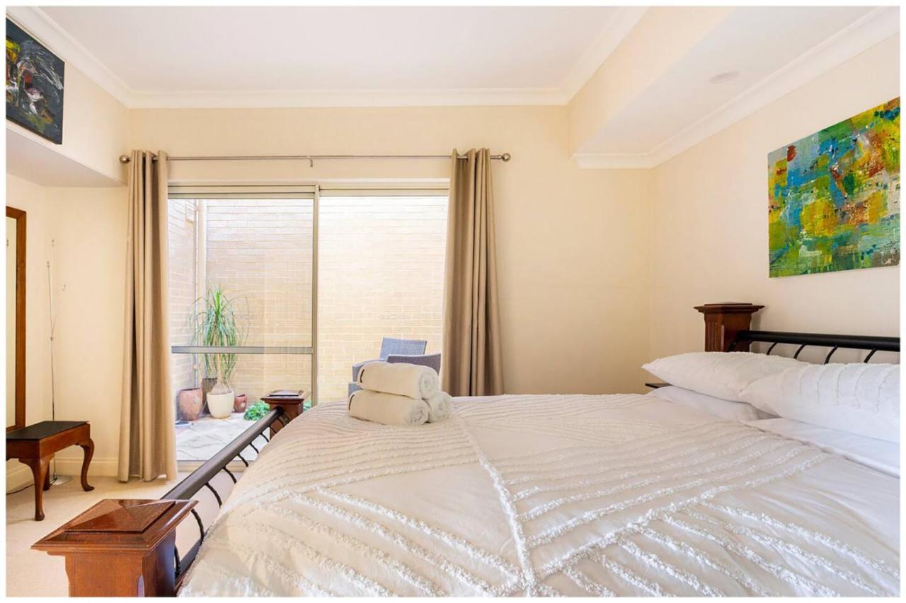 Apartment Charming, Cosy, Classic Executive 1 Bedroom *