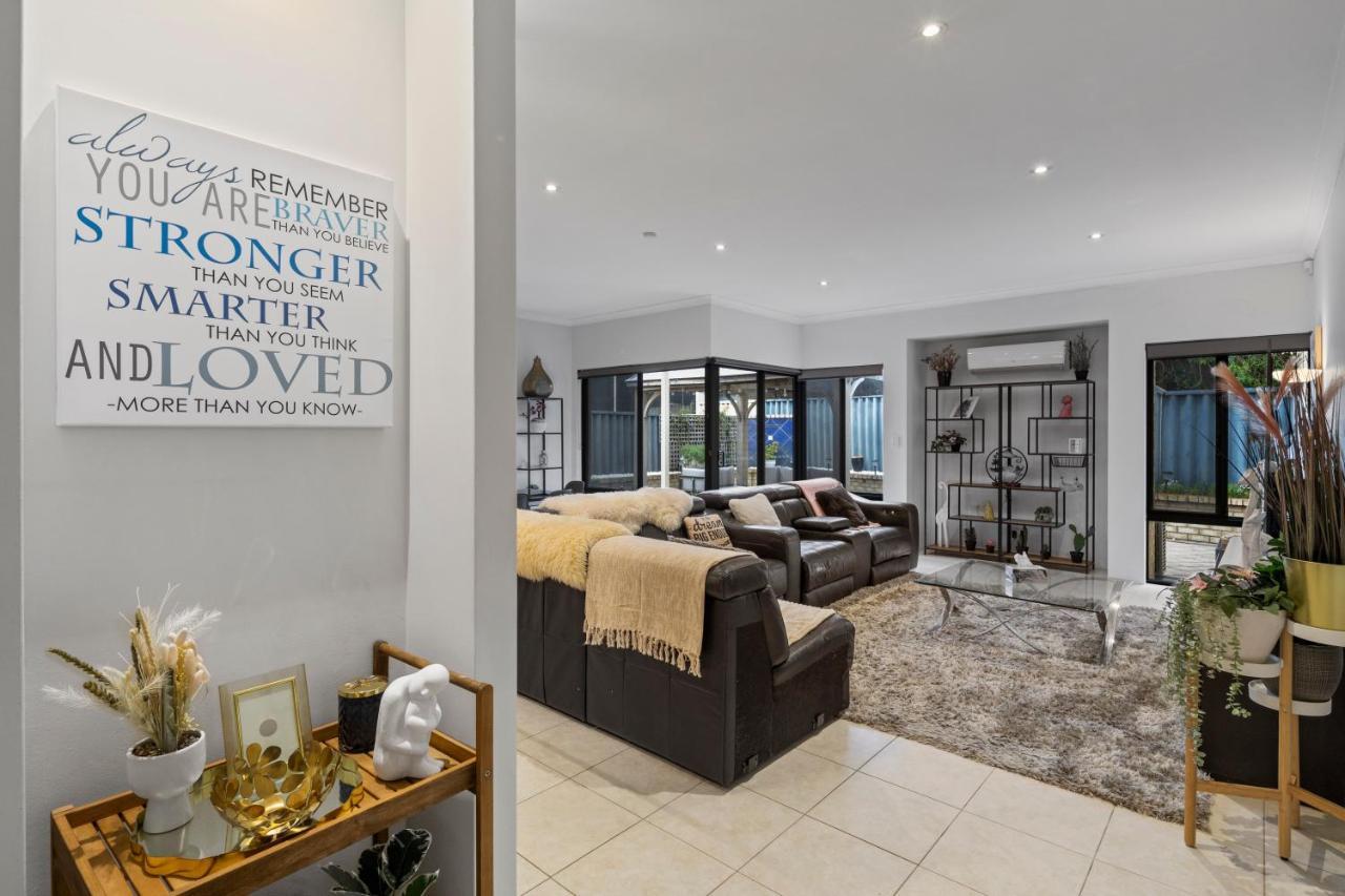 13 Family In Morley Sleeps 8 Comfortably *