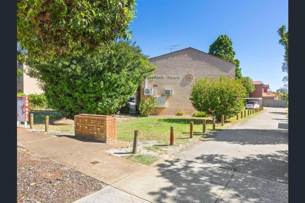 Affordable Inglewood Apartment+pool Apartment