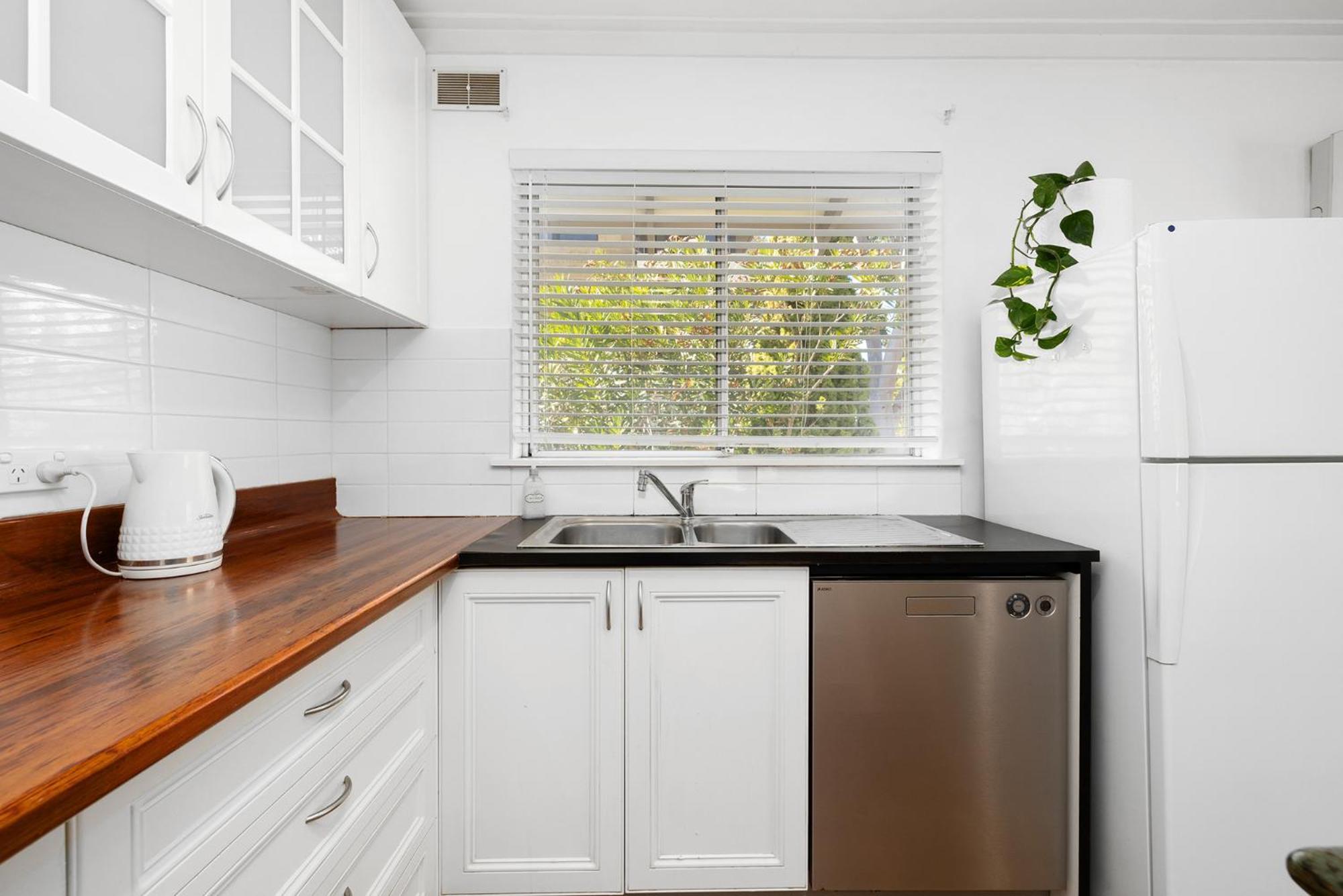10/17 Richardson Street, South Apartment *