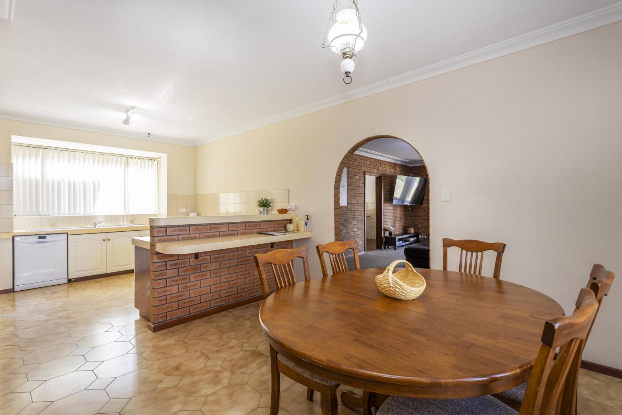 Spacious Family Retreat - Executive Escapes Holiday home Perth