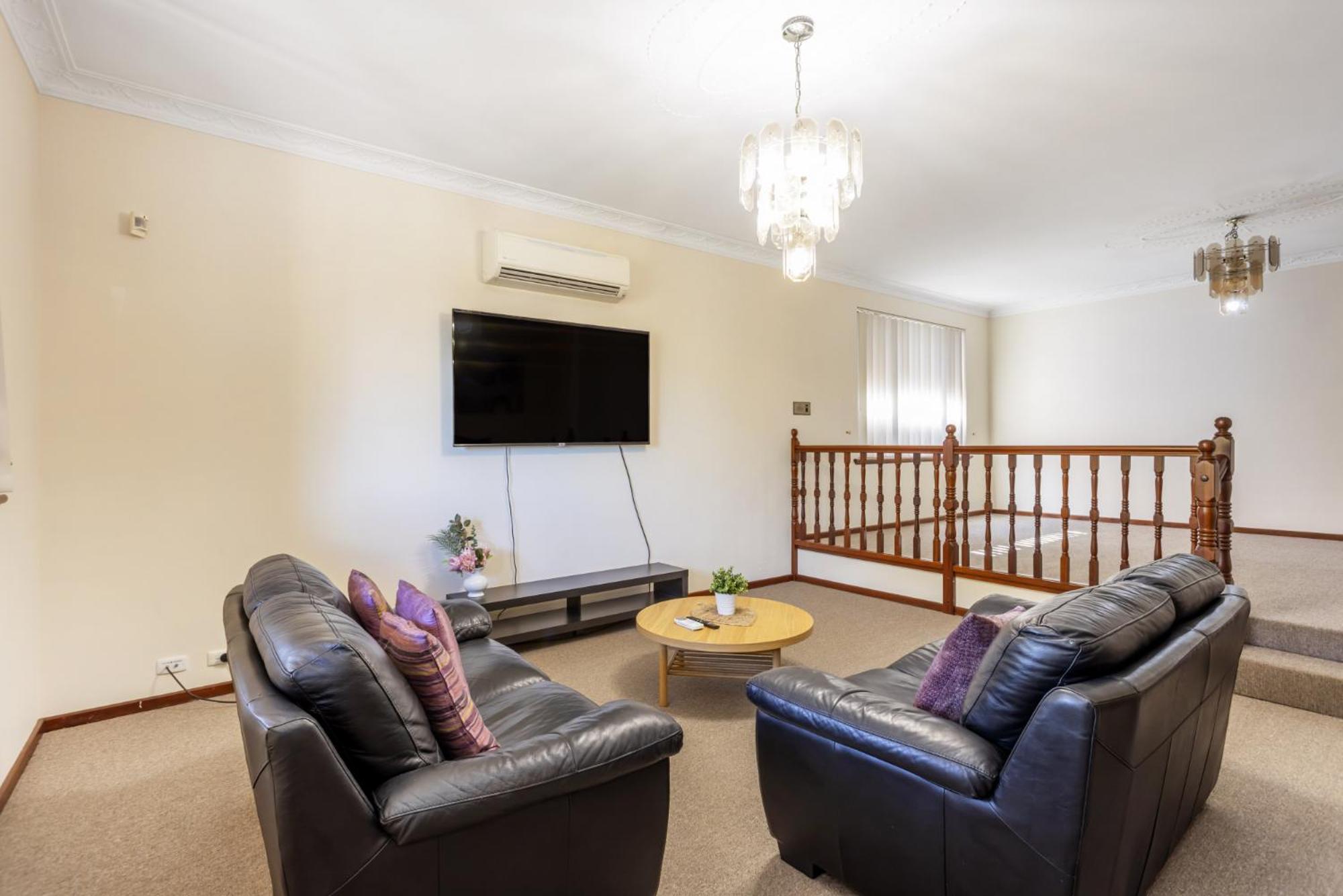 Spacious Family Retreat - Executive Escapes Holiday home *