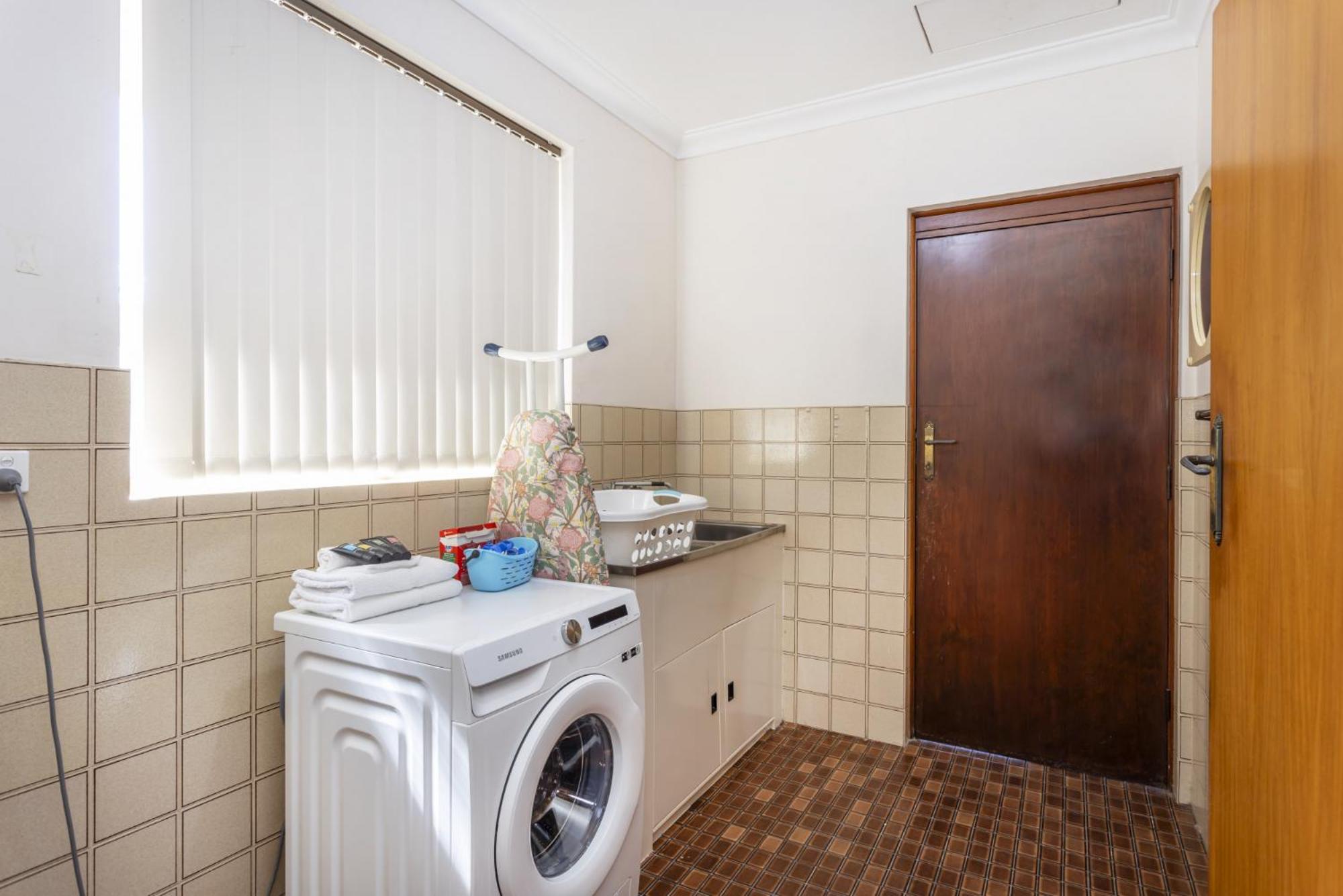 Spacious Family Retreat - Executive Escapes Holiday home Perth