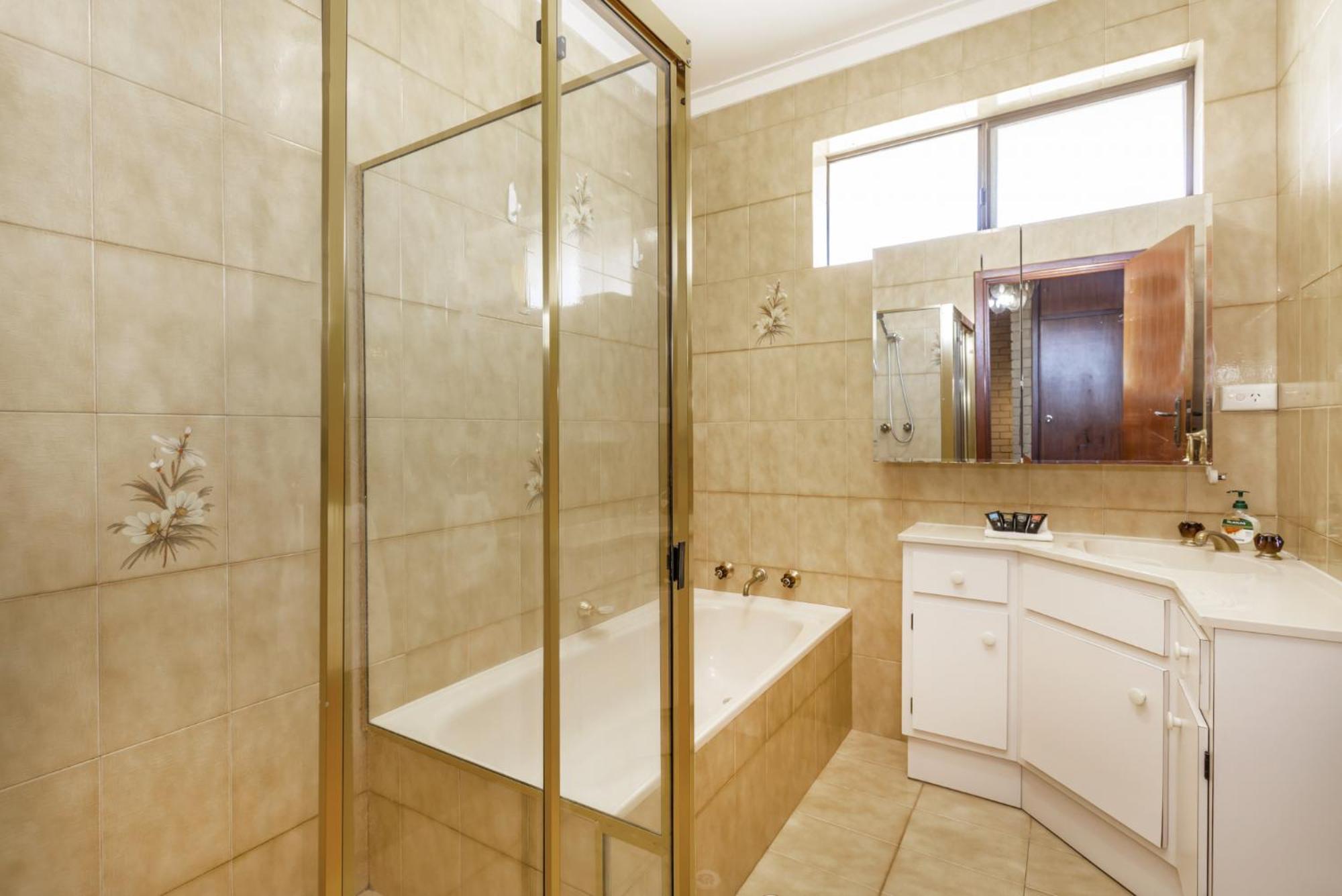 Spacious Family Retreat - Executive Escapes * Perth
