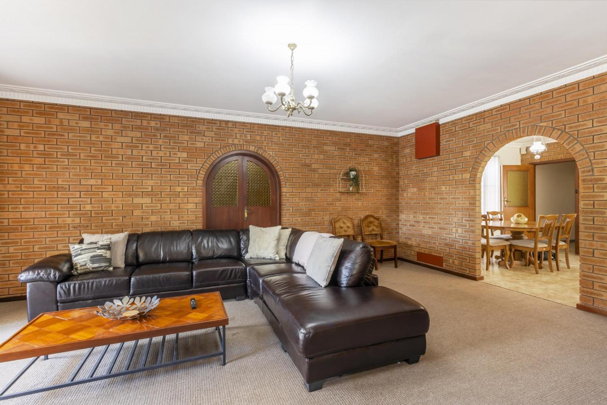Spacious Family Retreat - Executive Escapes Perth