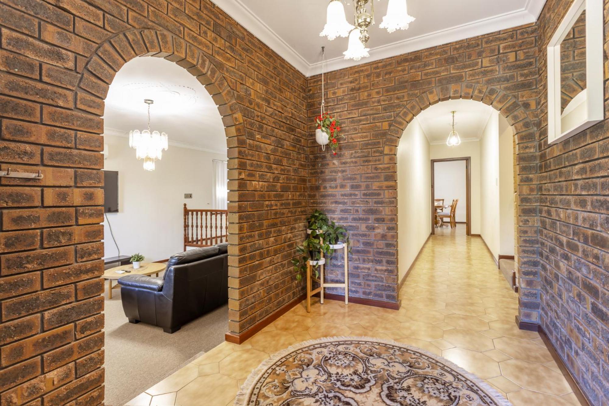 Spacious Family Retreat - Executive Escapes * Perth