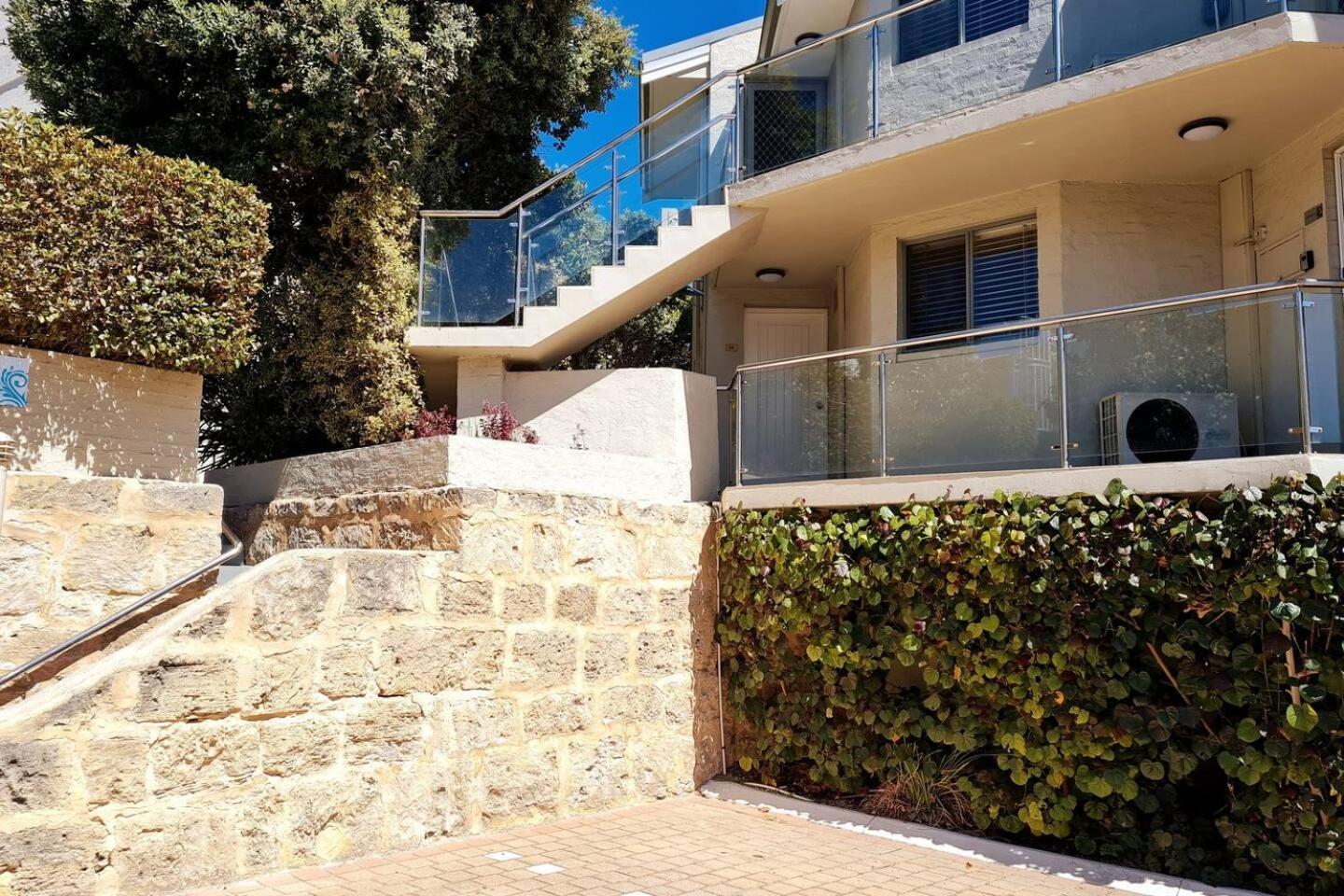 Scarborough Front - Shell Apartment Perth