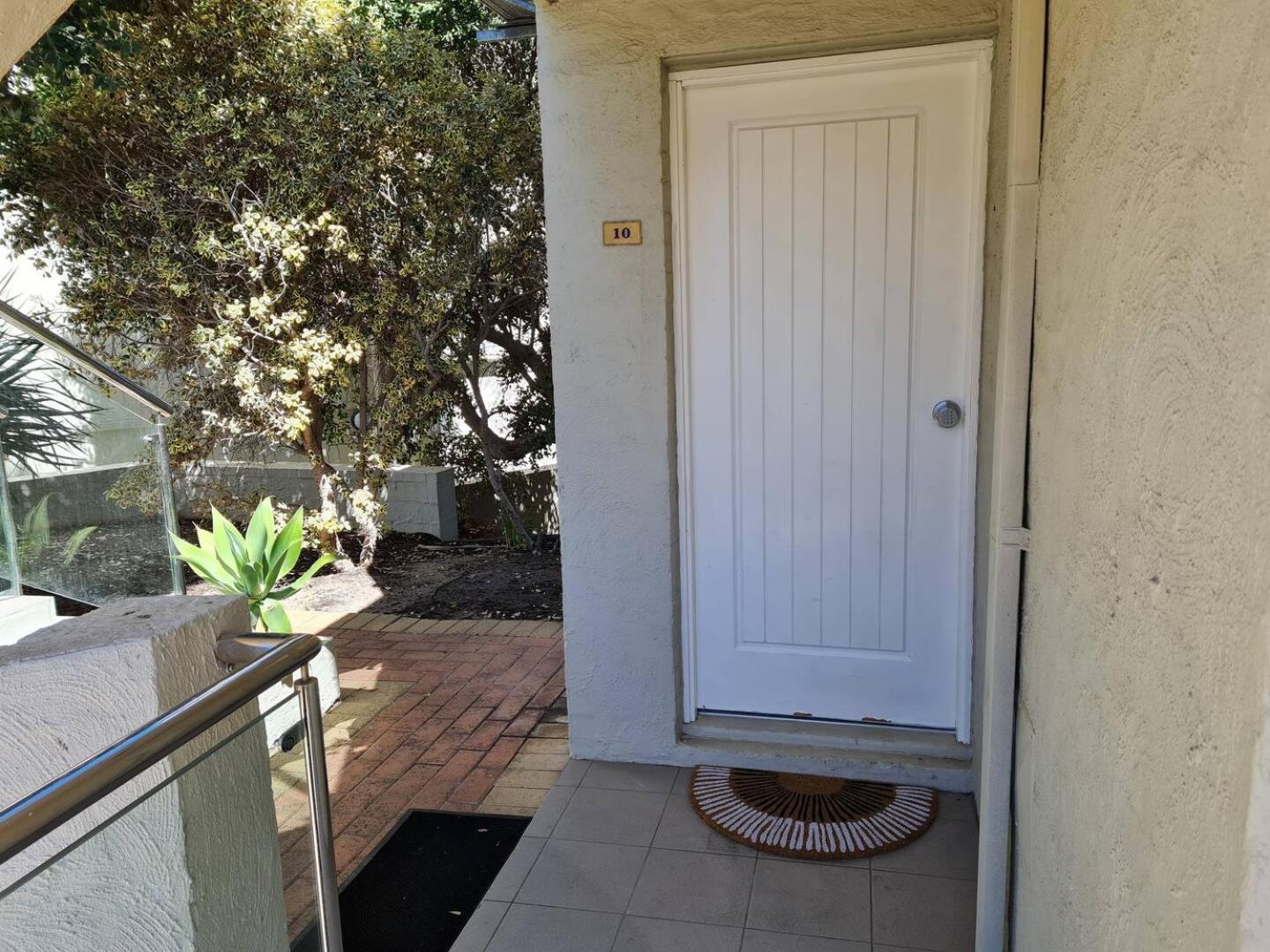 Scarborough Front - Shell Apartment Perth