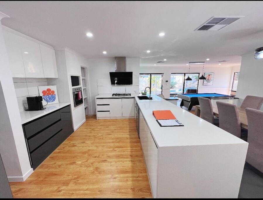 Edgewater Whole * Perth