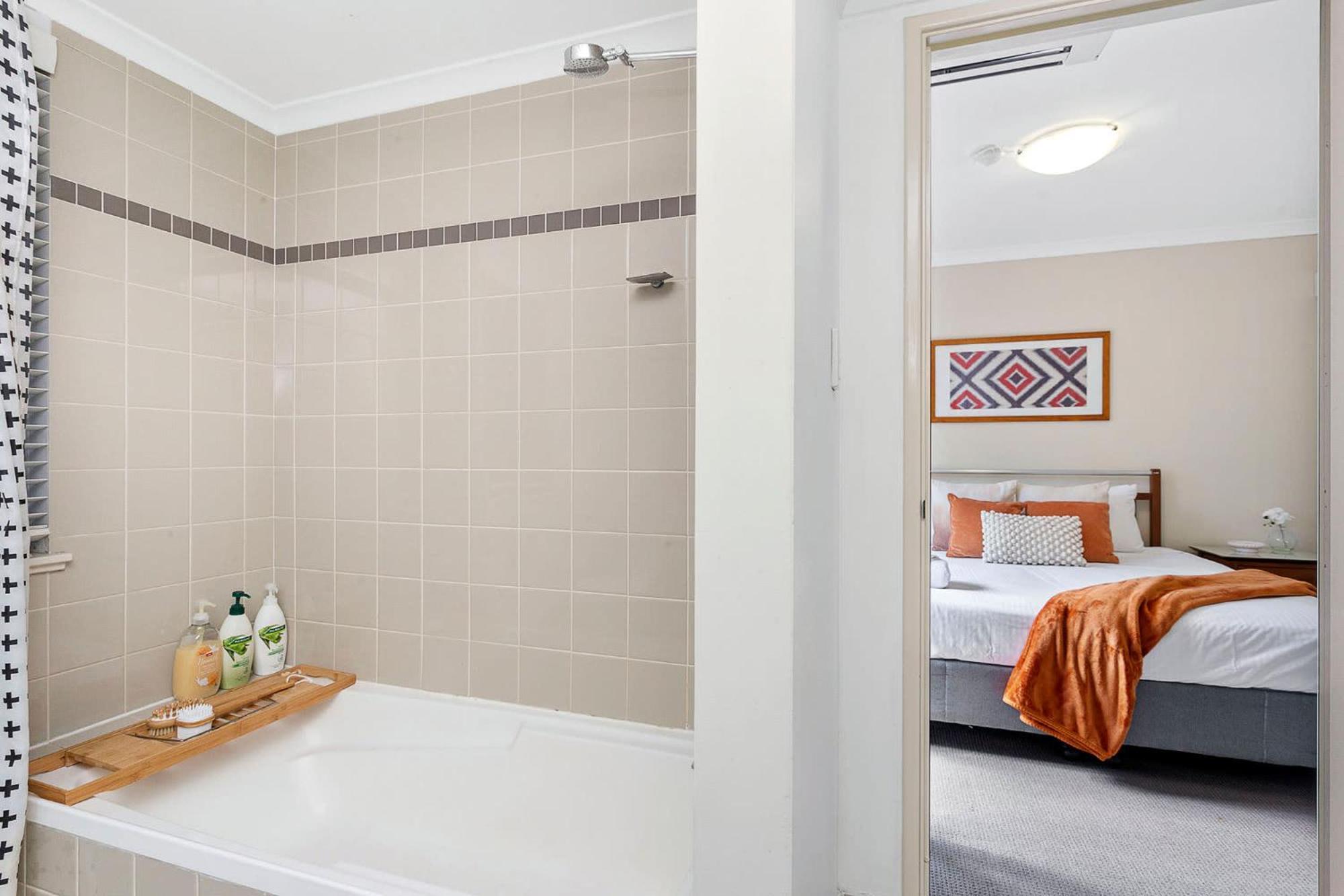 Apartment 1bdr East - Tennis Court Gym And Pool *