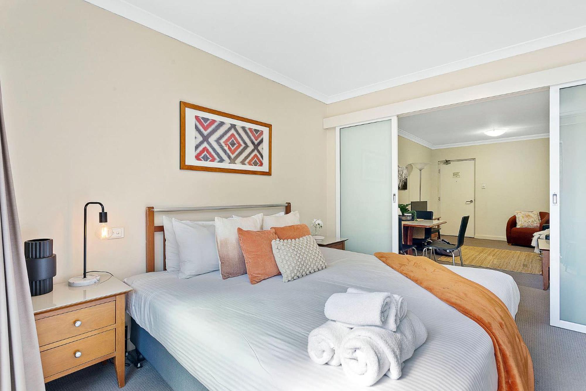 1bdr East - Tennis Court Gym And Pool *