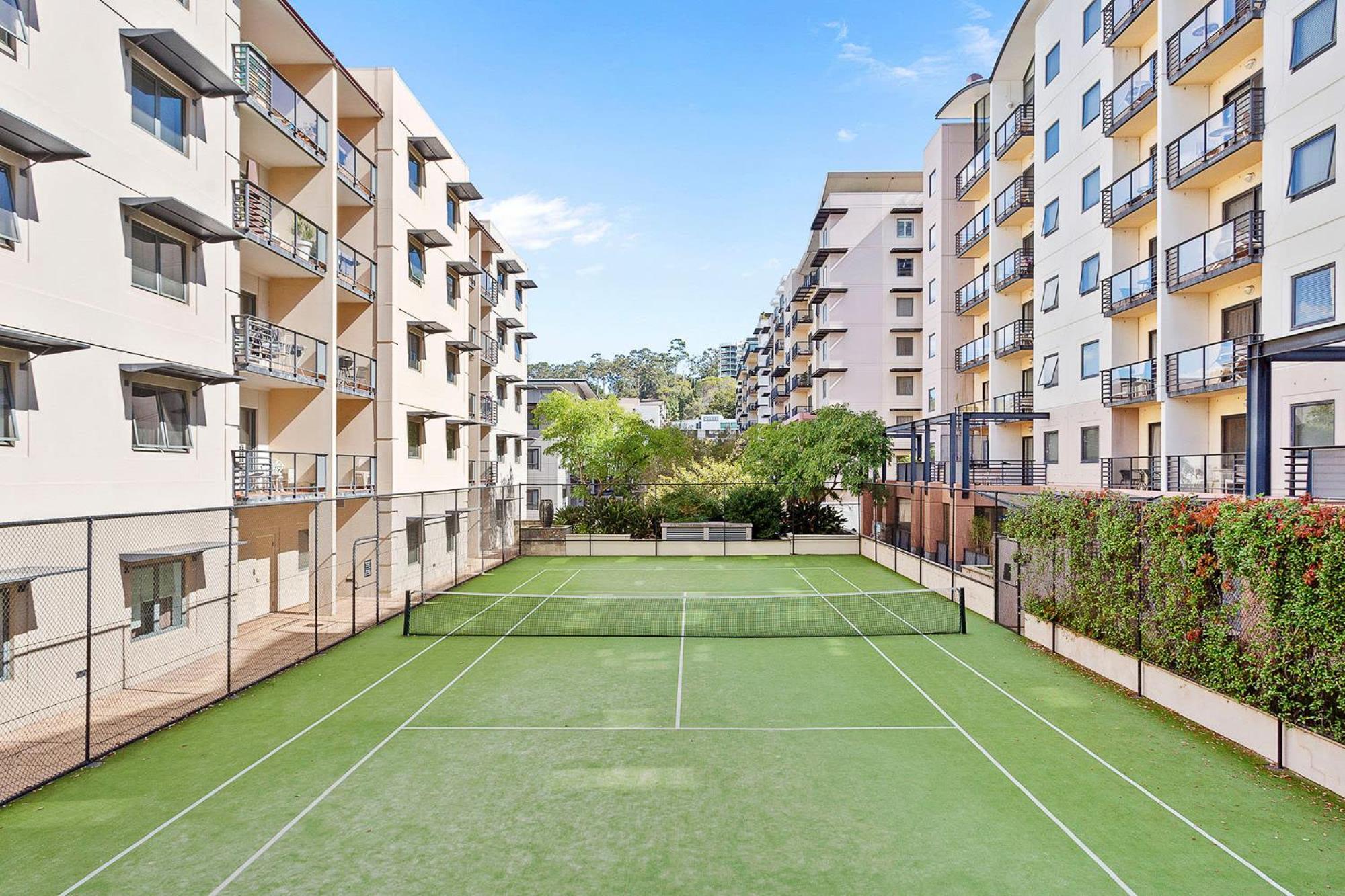 1bdr East - Tennis Court Gym And Pool Apartment Perth