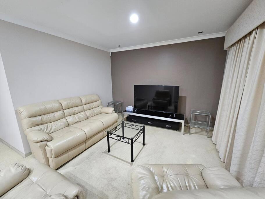 The Retreat - Central & Quiet Location - Cockburn Central Holiday home