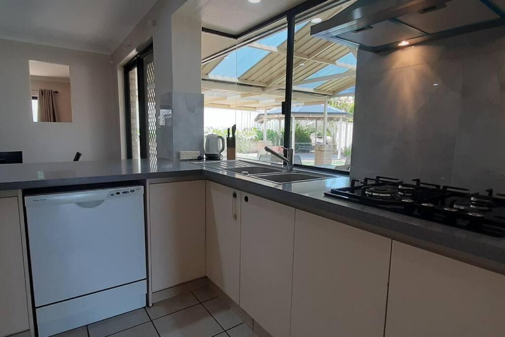 The Retreat - Central & Quiet Location - Cockburn Central * Perth