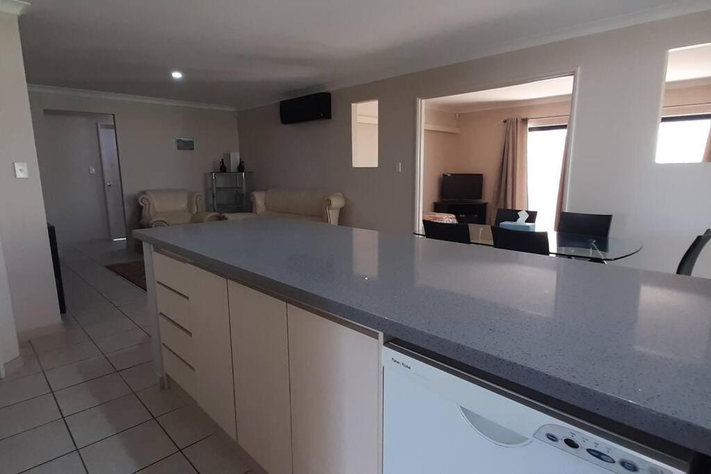 Holiday home The Retreat - Central & Quiet Location - Cockburn Central *