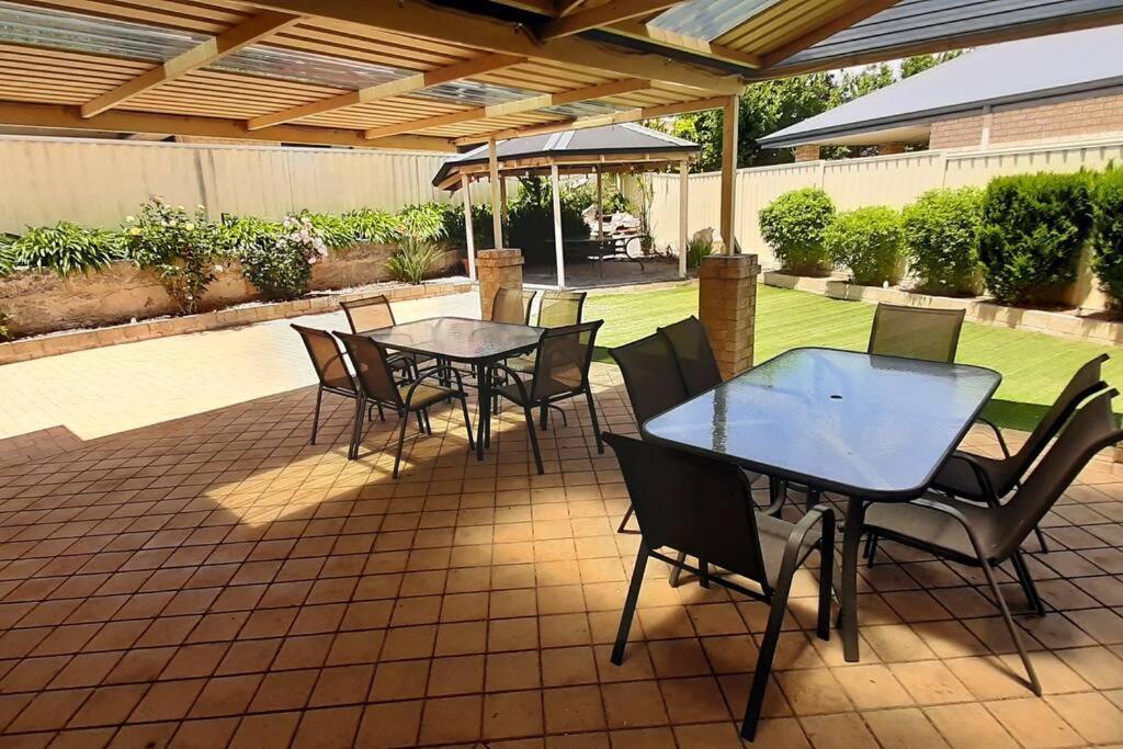 The Retreat - Central & Quiet Location - Cockburn Central * Perth