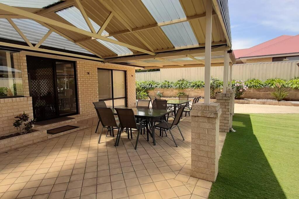 Holiday home The Retreat - Central & Quiet Location - Cockburn Central *