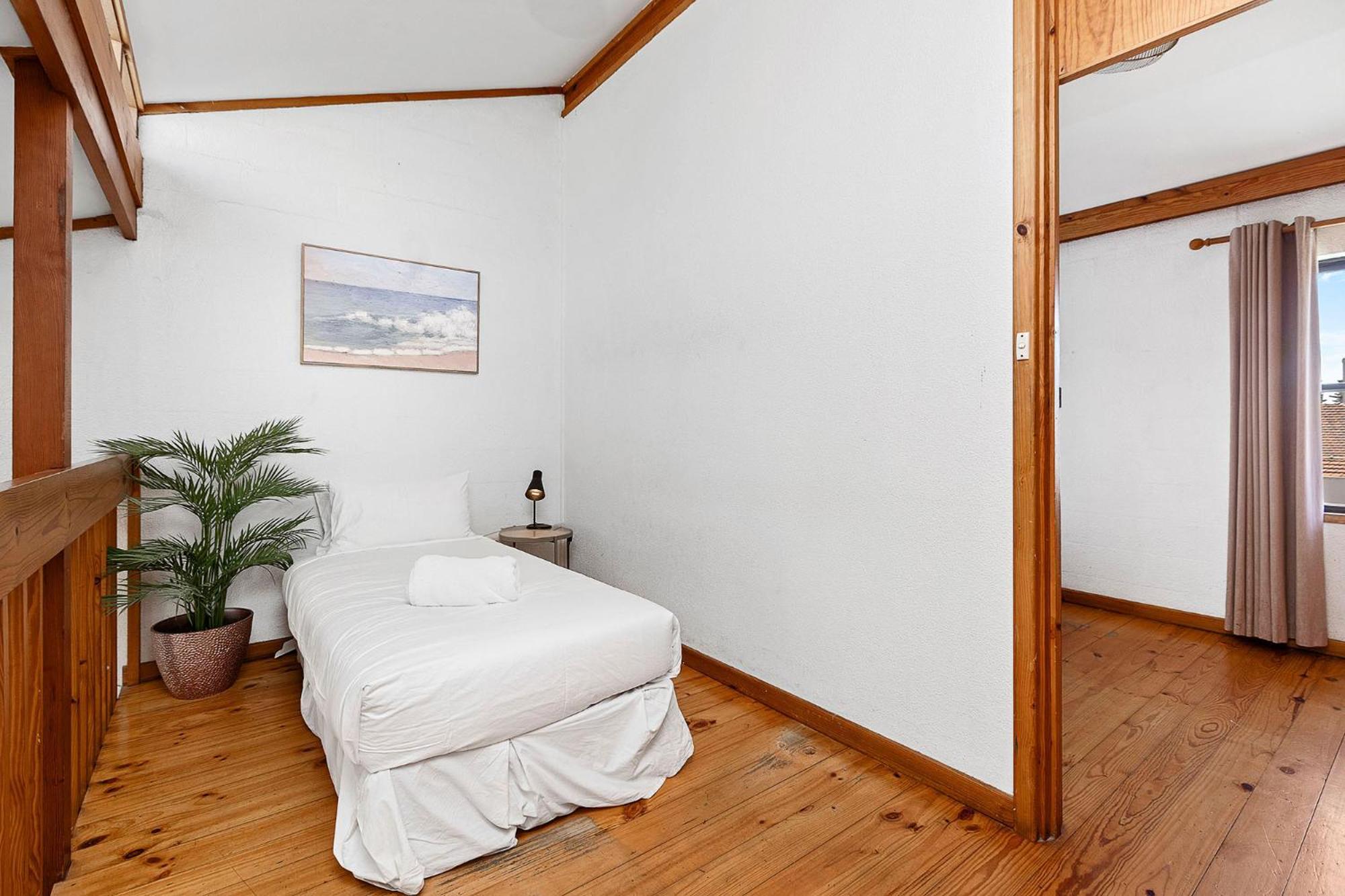 Apartment 16 Cottesloe - Steps From - Sleeps 3