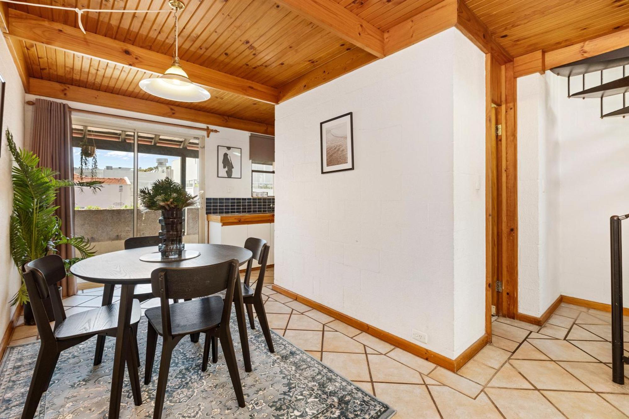 16 Cottesloe - Steps From - Sleeps 3 Apartment Perth