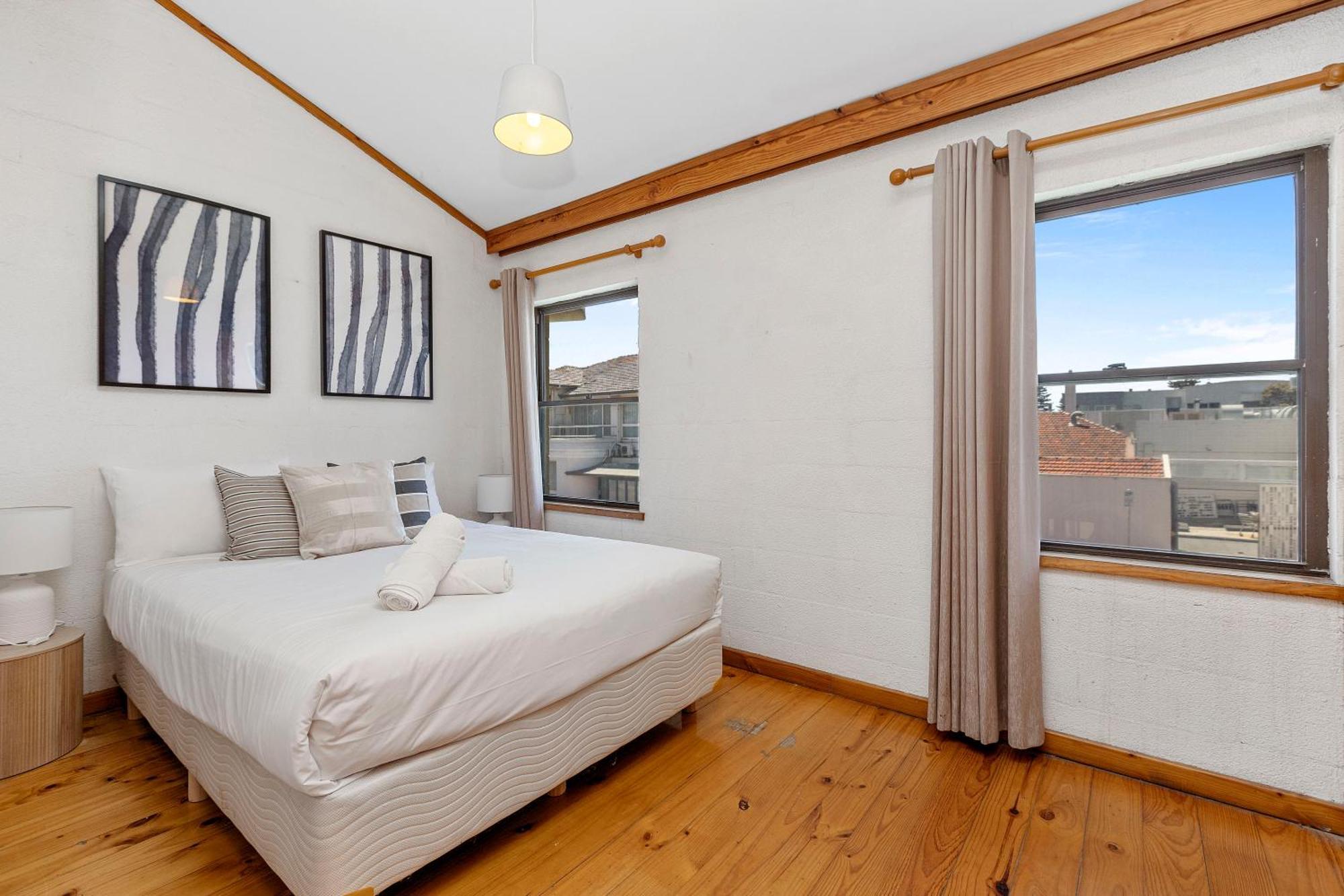 16 Cottesloe - Steps From - Sleeps 3