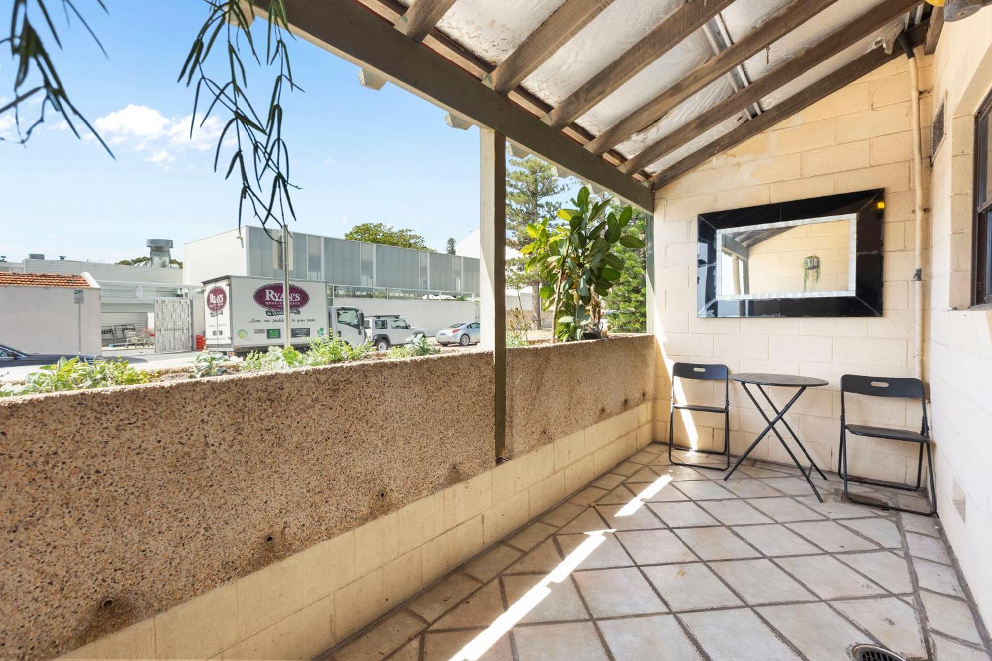 16 Cottesloe - Steps From - Sleeps 3 * Perth